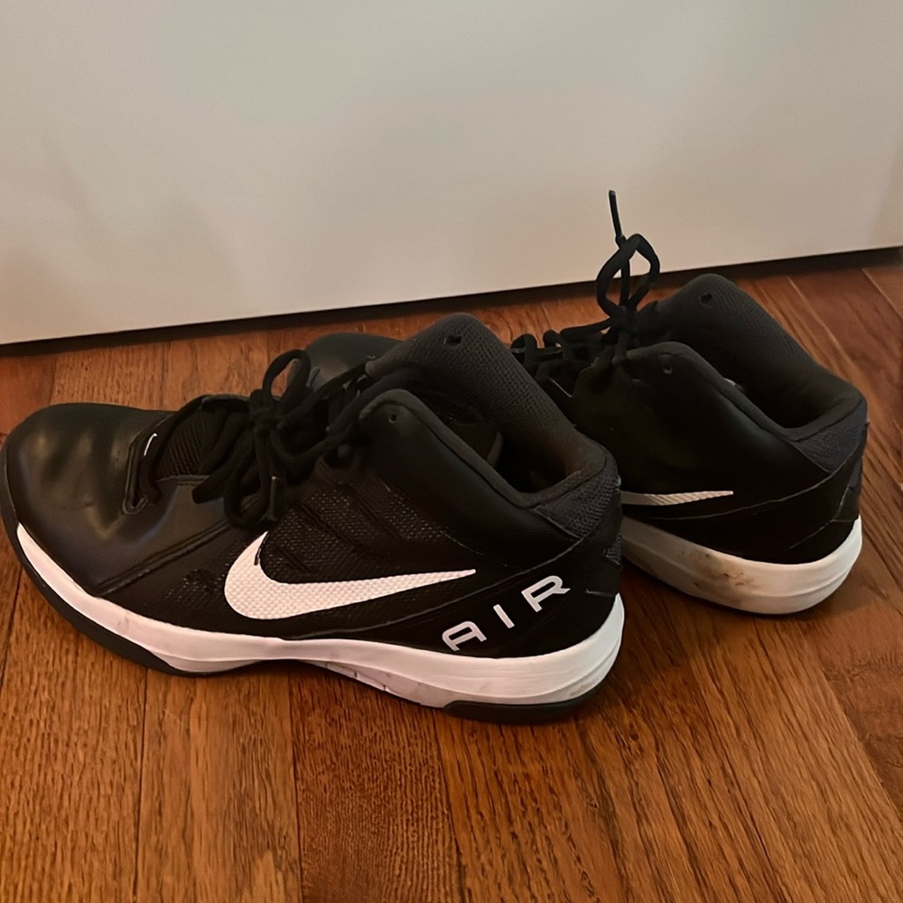 Nike Air Men’s Overplay IX sneaker size 8.5 basketball shoe